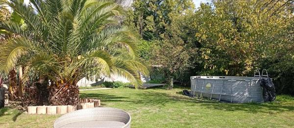 Coup de cœur assuré à Vouillé – Maison de charme d environ 150 m² avec grand terrain arboré