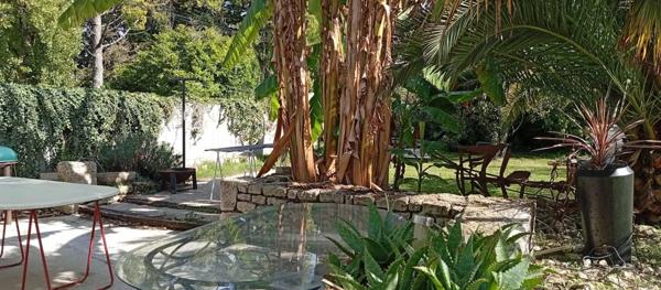 Coup de cœur assuré à Vouillé – Maison de charme d environ 150 m² avec grand terrain arboré