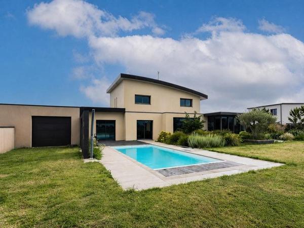Maison à vendre 750 000 € Saint-Renan 6 p 220 m² DPE C