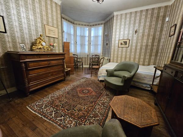 Nantes La Perverie, maison avec un garage et jardin.