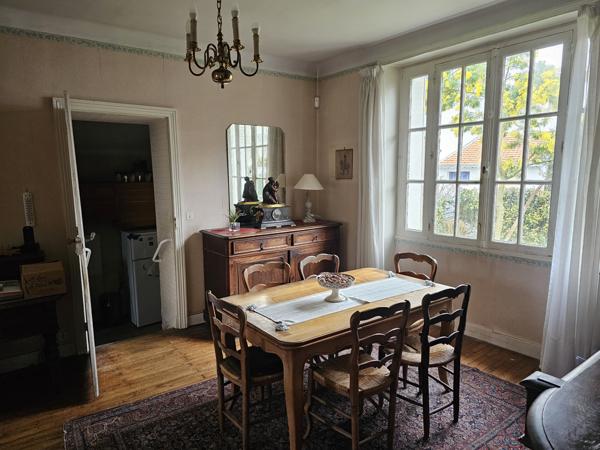 Nantes La Perverie, maison avec un garage et jardin.