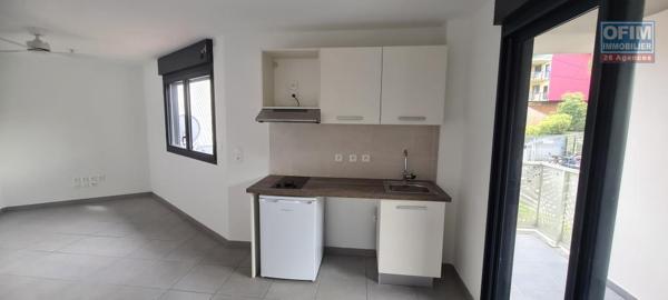 A louer grand studio neuf d'environ 34 m² dans résidence pour étudiants à l'université du Tampon