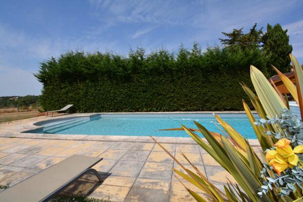 Maison à vendre jardin, piscine, garage, 4 chambres, proche de LA ROCHEFOUCAULD EN ANGOUMOIS (16)