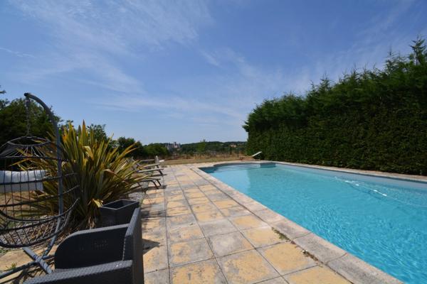 Maison à vendre jardin, piscine, garage, 4 chambres, proche de LA ROCHEFOUCAULD EN ANGOUMOIS (16)