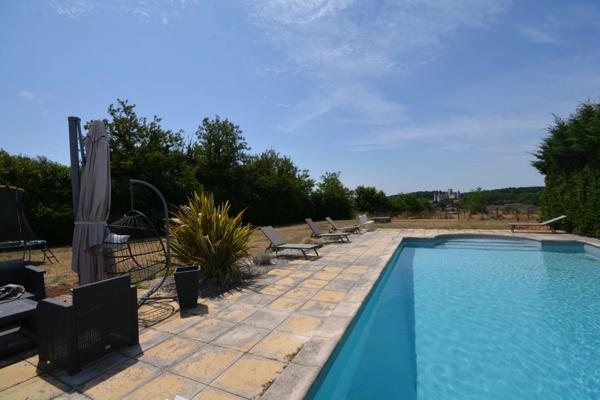 Maison à vendre jardin, piscine, garage, 4 chambres, proche de LA ROCHEFOUCAULD EN ANGOUMOIS (16)