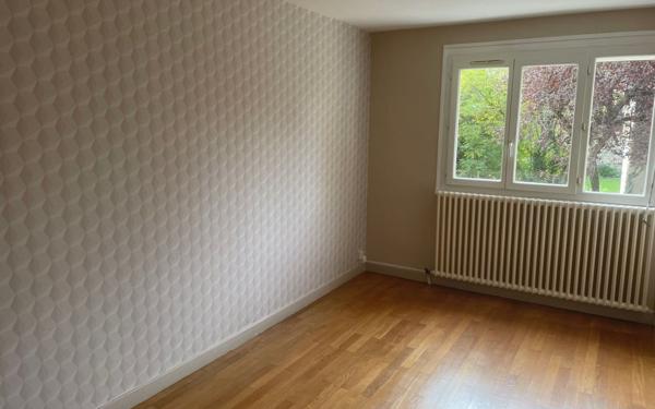 Appartement à louer    3 pièces • 80 m2 Bourg-en-Bresse