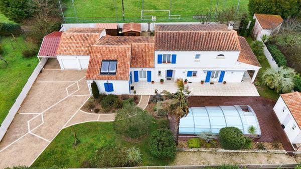 Spacieuse villa contemporaine avec piscine – Le Gua