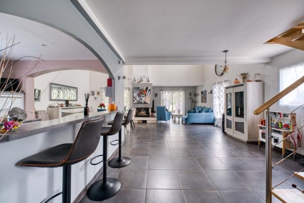 Spacieuse villa contemporaine avec piscine – Le Gua