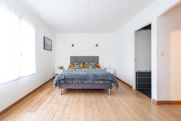 Spacieuse villa contemporaine avec piscine – Le Gua