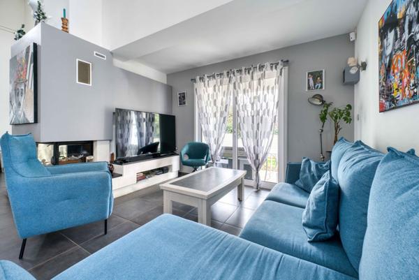 Spacieuse villa contemporaine avec piscine – Le Gua