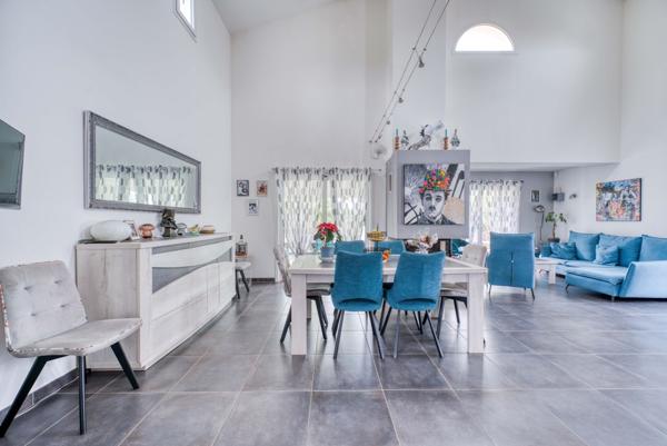 Spacieuse villa contemporaine avec piscine – Le Gua