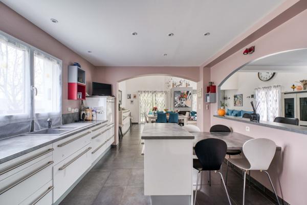 Spacieuse villa contemporaine avec piscine – Le Gua