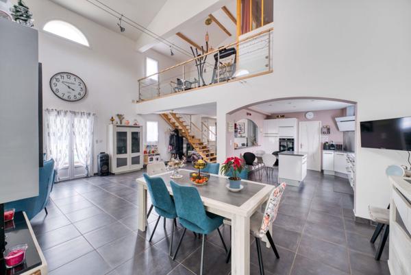 Spacieuse villa contemporaine avec piscine – Le Gua