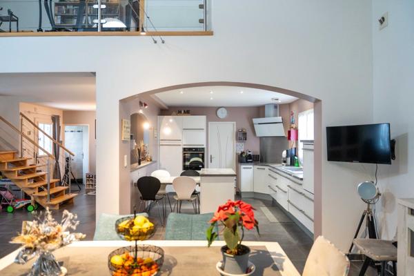 Spacieuse villa contemporaine avec piscine – Le Gua