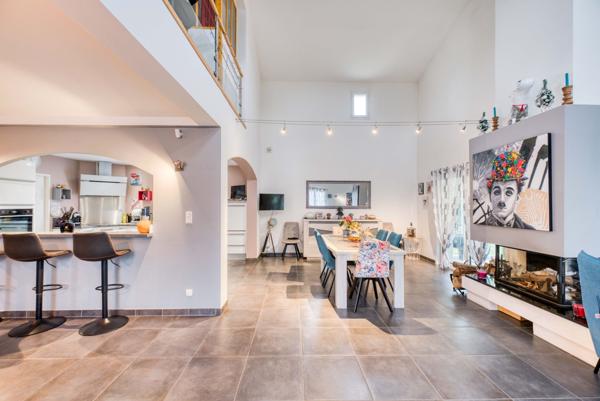 Spacieuse villa contemporaine avec piscine – Le Gua