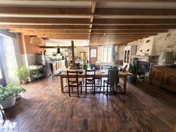 Belle propriété en pierre de caractère et logement indépendant