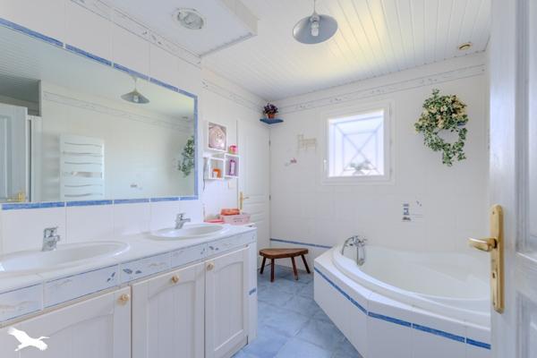 Maison à vendre 359 040 € Bassens 5 p 140 m² DPE C