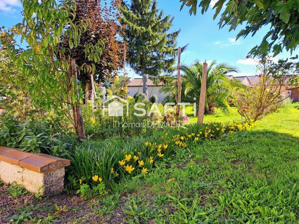 Belle maison en pierre aux portes de la ville
