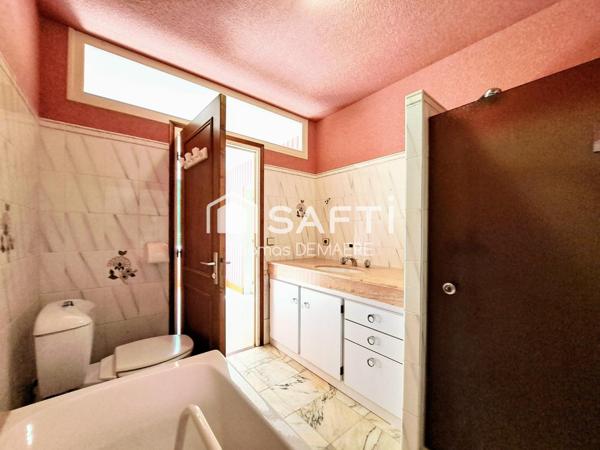 Belle maison en pierre aux portes de la ville