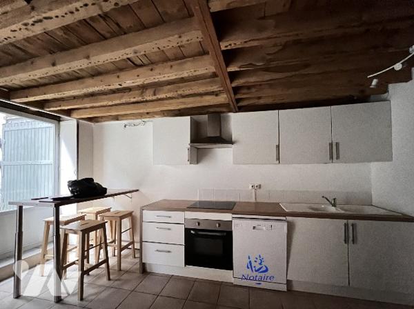 Bellecour/Ainay, local de 81 m² dont 62,34 carrez en duplex avec accès indépendant sur cour.