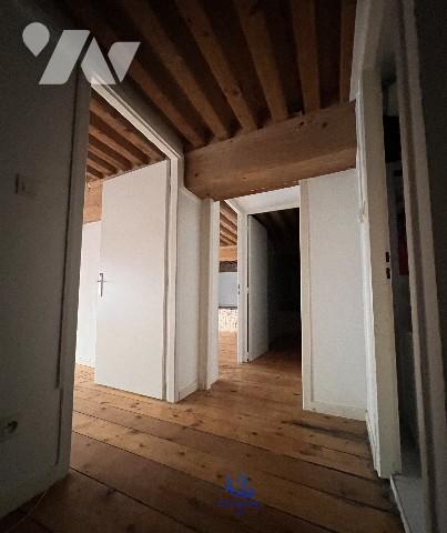 Bellecour/Ainay, local de 81 m² dont 62,34 carrez en duplex avec accès indépendant sur cour.