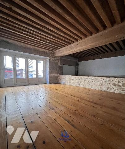 Bellecour/Ainay, local de 81 m² dont 62,34 carrez en duplex avec accès indépendant sur cour.
