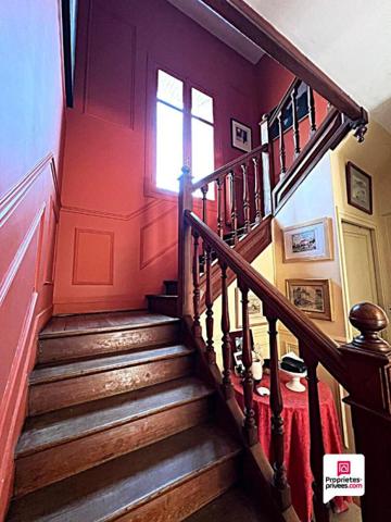 95640 MARINES - Maison meulière 10 pièce(s) et sa dépendance, 261 m2, 7 chambres, jardin clos