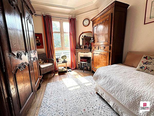 95640 MARINES - Maison meulière 10 pièce(s) et sa dépendance, 261 m2, 7 chambres, jardin clos