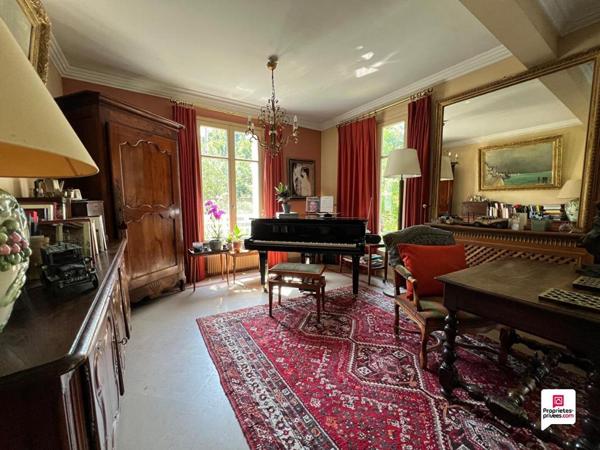 95640 MARINES - Maison meulière 10 pièce(s) et sa dépendance, 261 m2, 7 chambres, jardin clos