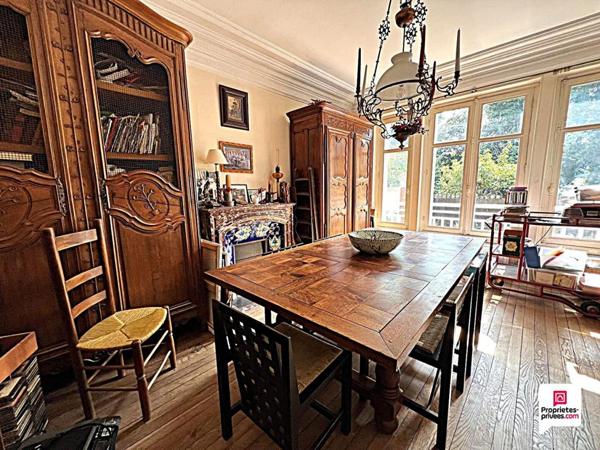 95640 MARINES - Maison meulière 10 pièce(s) et sa dépendance, 261 m2, 7 chambres, jardin clos