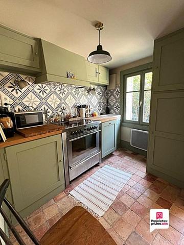 95640 MARINES - Maison meulière 10 pièce(s) et sa dépendance, 261 m2, 7 chambres, jardin clos