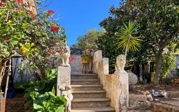 Maison à vendre    7 pièces •  Saint-Raphaël