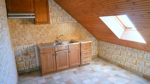 Maison à rénover - 208 m² avec dépendances sur 2100 m² de terrain - Proche commerces et écoles