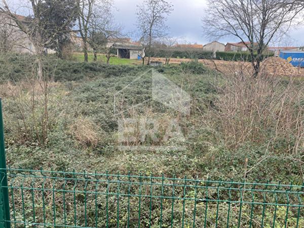 Grand terrain à Chauray