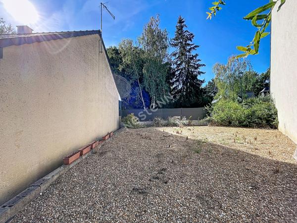 A VENDRE - MAISON AVRILLÉ - PLAIN-PIED NON MITOYENNE - 3 CHAMBRES - JARDIN SANS VIS-À-VIS - GARAGE MOTORISÉ