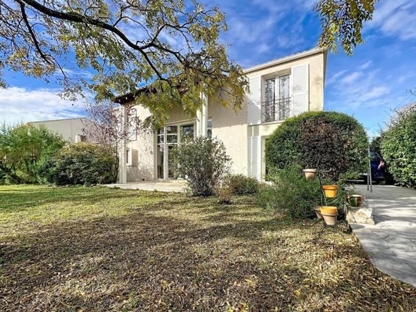 Maison d’architecte 173 m² – 4 chambres – Jardin paysagé et luminosité