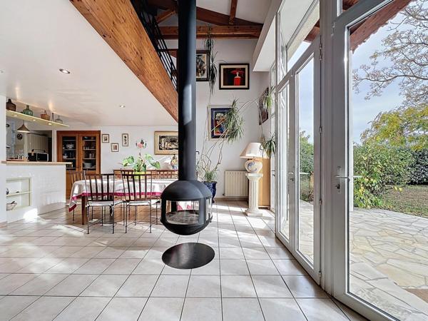 Maison d’architecte 173 m² – 4 chambres – Jardin paysagé et luminosité