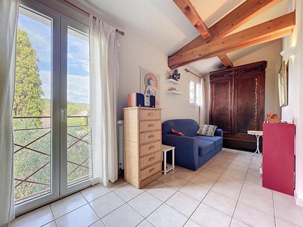 Maison d’architecte 173 m² – 4 chambres – Jardin paysagé et luminosité