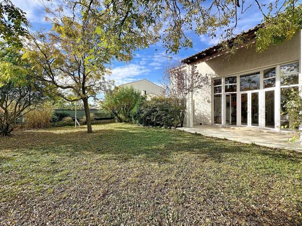 Maison d’architecte 173 m² – 4 chambres – Jardin paysagé et luminosité