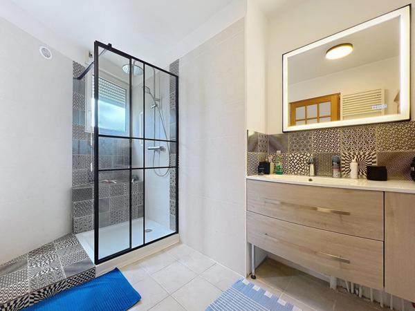 Maison d’architecte 173 m² – 4 chambres – Jardin paysagé et luminosité