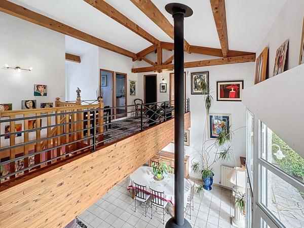 Maison d’architecte 173 m² – 4 chambres – Jardin paysagé et luminosité