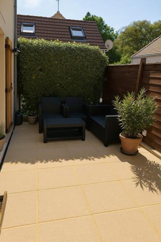 Pierrelaye (95480) T2 meublé avec terrasse et parking, gare à pied — Pierrelaye