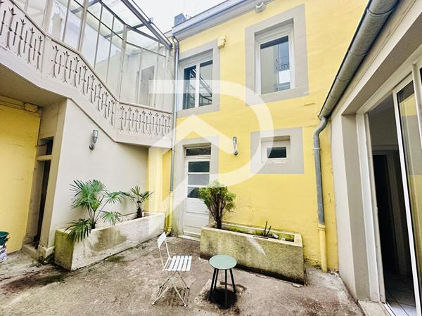Maison 10 pièces 317.82 m2