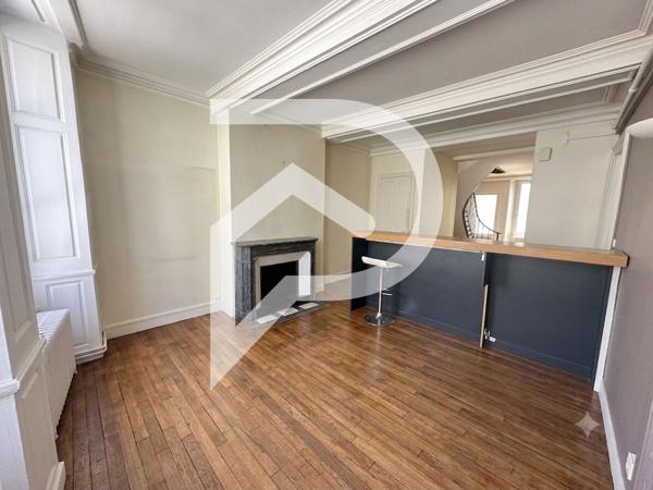Maison 10 pièces 317.82 m2