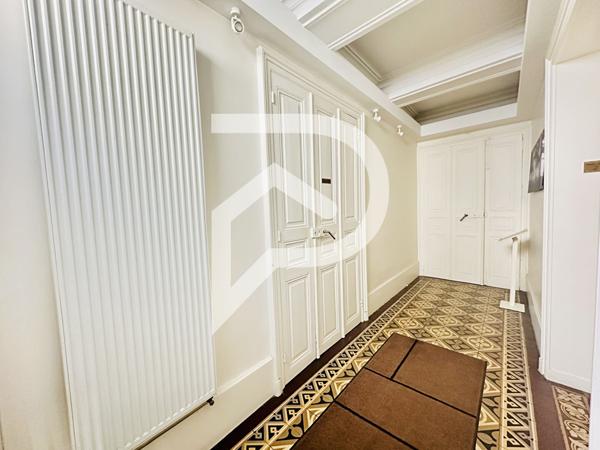 Maison 10 pièces 317.82 m2