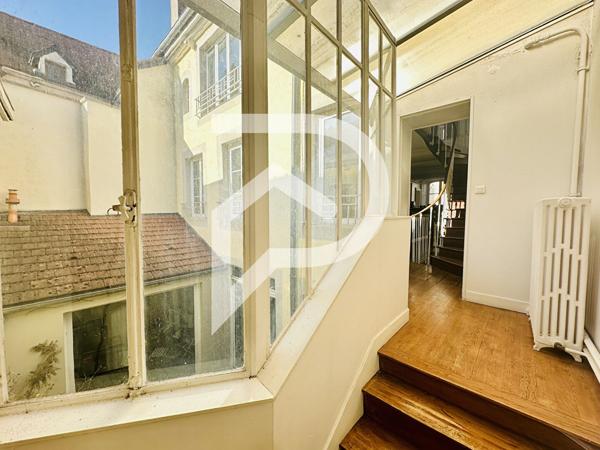 Maison 10 pièces 317.82 m2
