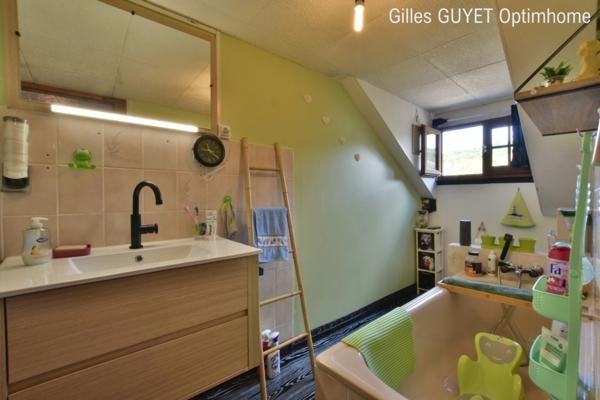 10MN de BERNAY T5 78M² 95000€ avec Parking et Courette ( Bourg avec commerces)(27 Eure)