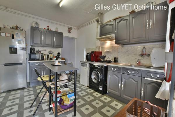 10MN de BERNAY T5 78M² 95000€ avec Parking et Courette ( Bourg avec commerces)(27 Eure)