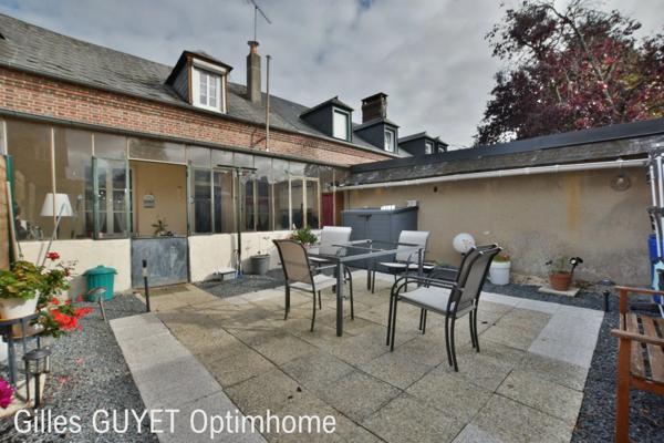 10MN de BERNAY T5 78M² 95000€ avec Parking et Courette ( Bourg avec commerces)(27 Eure)