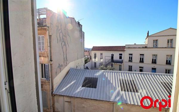 Appartement à vendre    3 pièces • 71 m2 Marseille 1